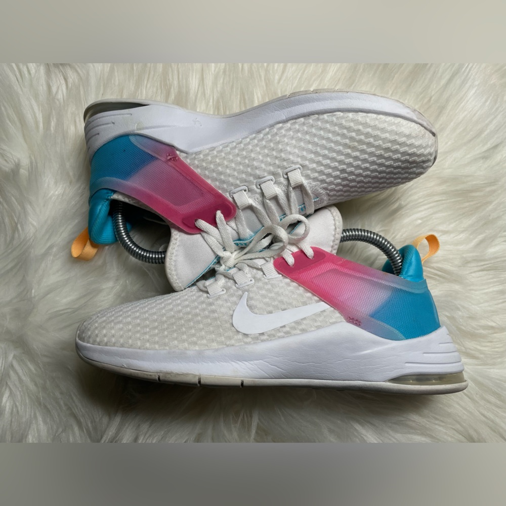 🦄Nike Women's Air Max Bella Trainer 2 Sneaker size 7.5